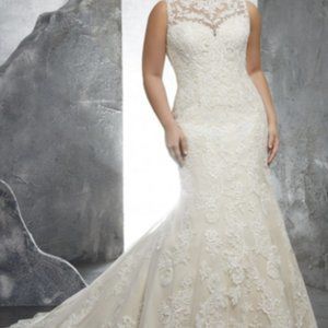 Mori Lee Size 20 Sample Gown Fit & Flare